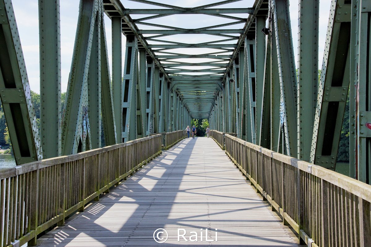 Alte Eisenbahnbrücke über die Ruhr am Baldeneysee