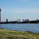 Blick auf den neuen Hafen in Düsseldorf